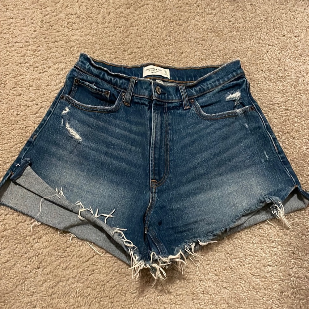 Abercrombie High Waisted 4” Curve Love Mom Short